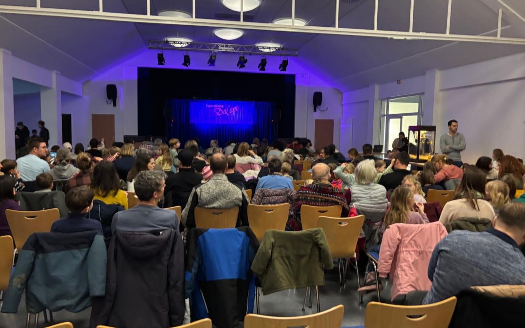 Volles Haus beim Figurentheater DaCapo