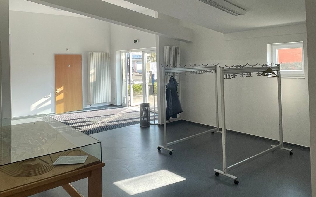 Neue Farbe für das Foyer im Bürgerhaus