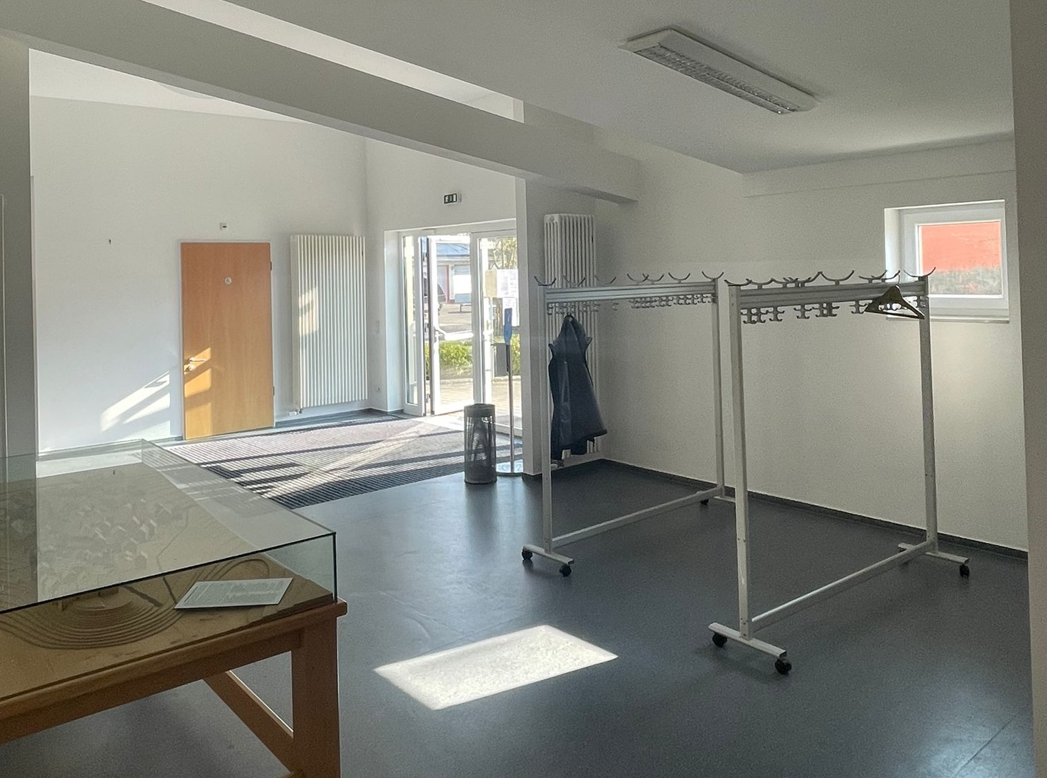 Neue Farbe für das Foyer im Bürgerhaus