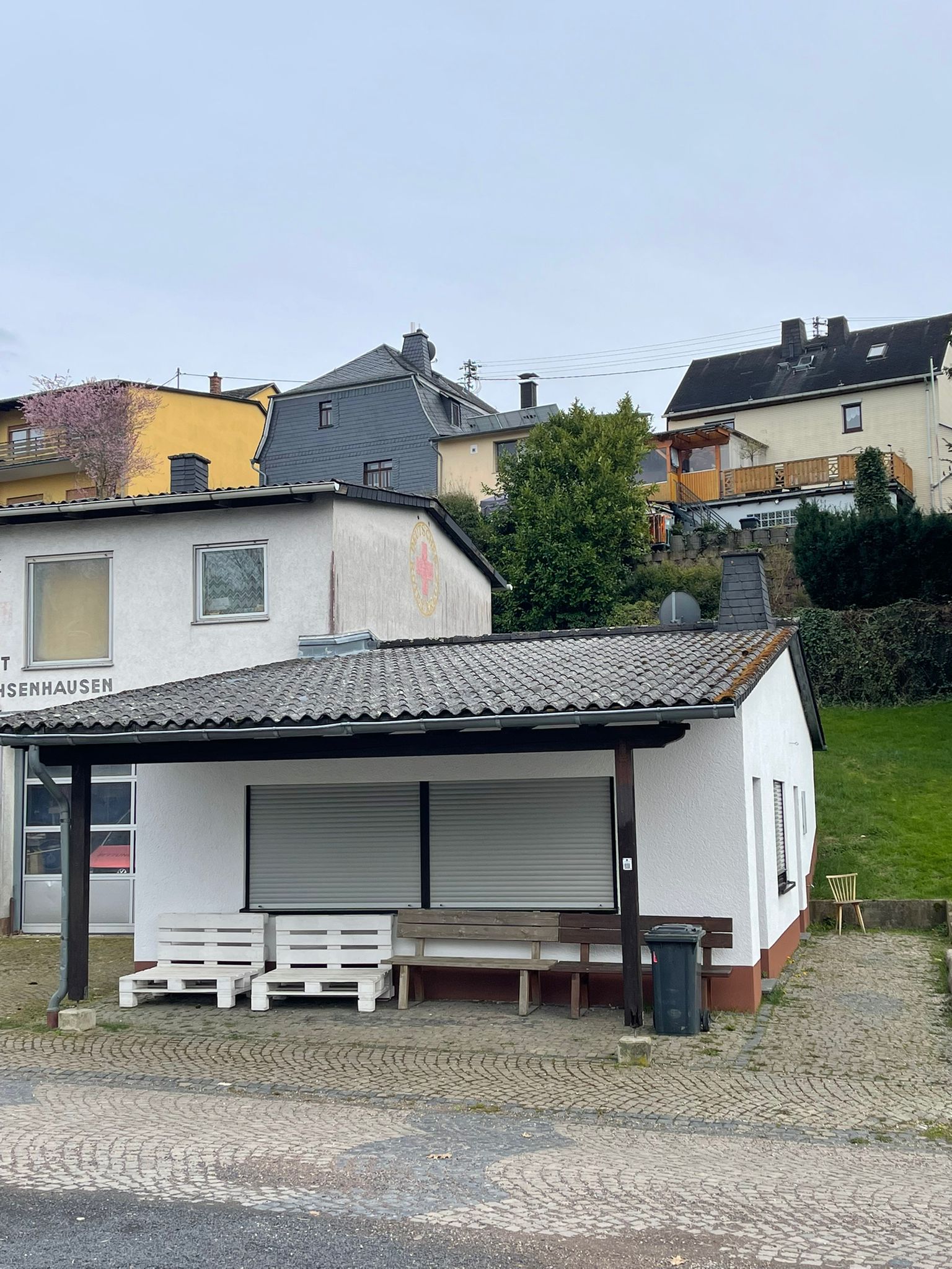 Neues Dach für den Mehrgenerationenraum/Jugendraum– Dank großzügiger Spende